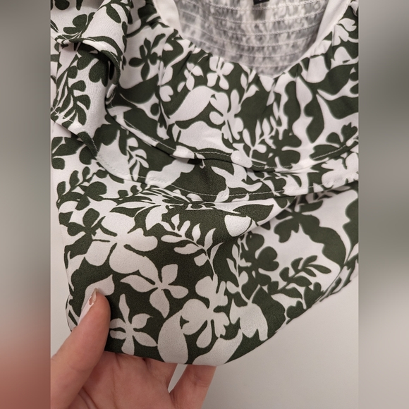 Dynamite Short sleeve ruffle sweetheart top - Picture 7 of 7